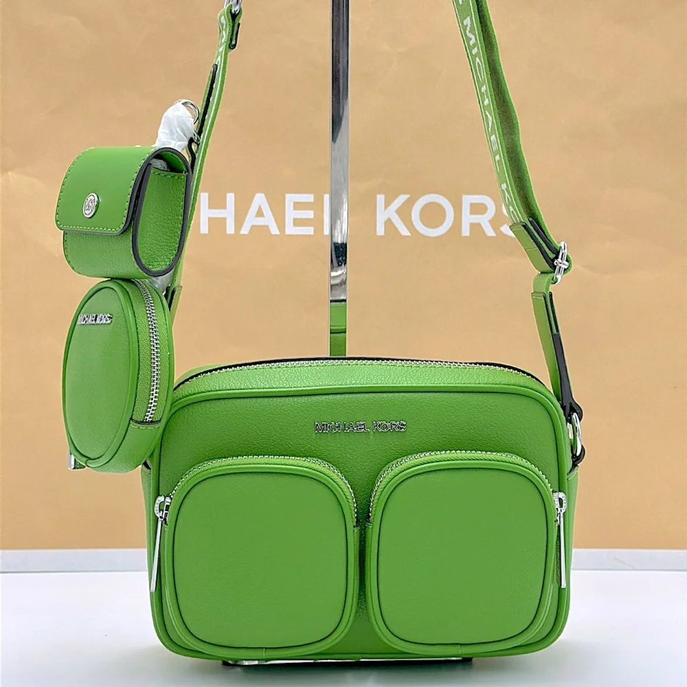 Michael Kors Jet Set Leather Medium
Crossbody Bag with Case for Apple
Airpods Pr - Picture 3 of 16